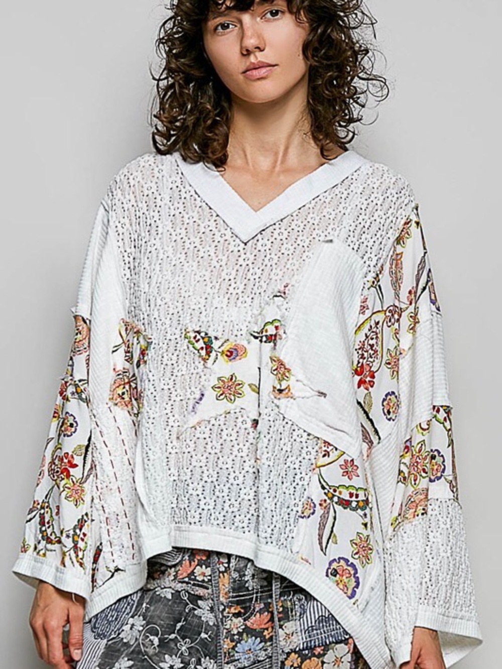 POL NWT TOP WHITE Crocheted floral STAR DETAIL Small - large